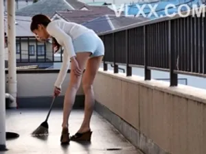 Húp lồn em giúp việc mông to khi vợ vừa ra ngoài